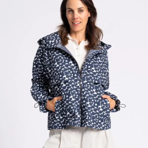 Chaqueta impermeable estampada marino