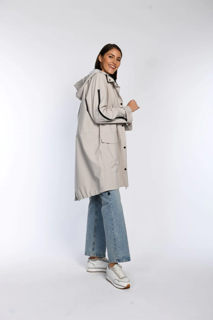 Parka larga tejido impermeable beige talla grande