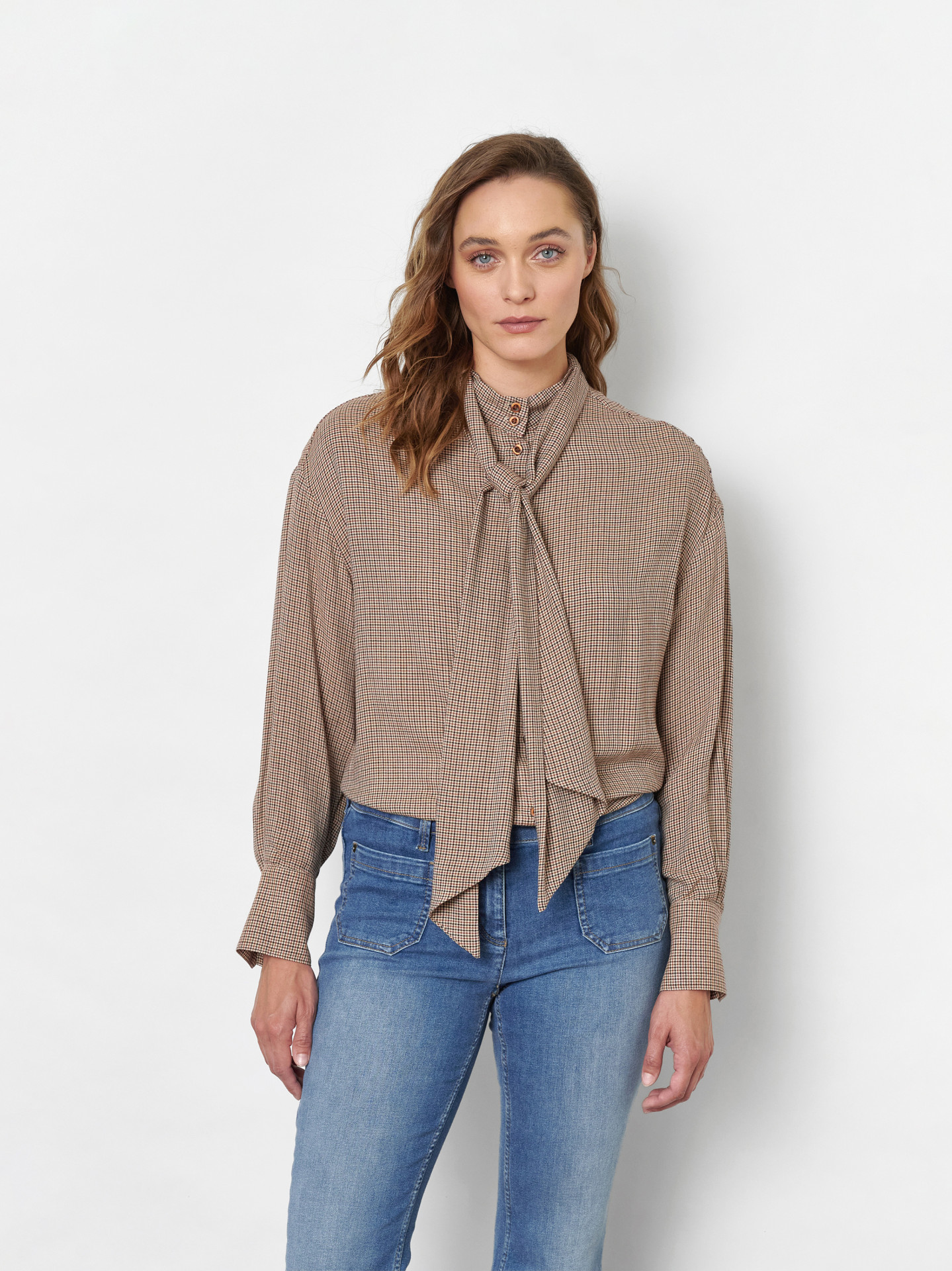 Blusa pata de gallo marrón lazada